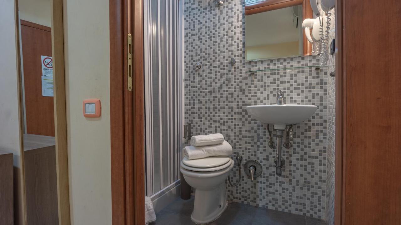 Domenichino Guesthouse Rome Bagian luar foto
